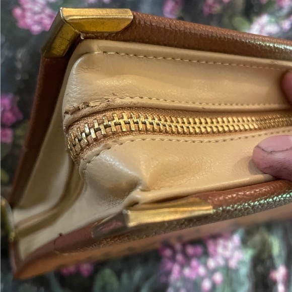 Rare Limited Edition Cakeworthy Hocus Pocus Book of Spells Clutch - Picture 5 of 12